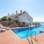 Modern Townhouse With Stunning View *