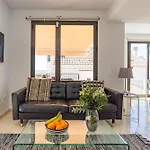 Modern Townhouse With Stunning View بيت للعطل