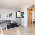 Modern Townhouse With Stunning View فوينخيرولا