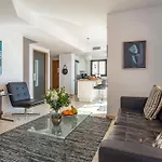 Modern Townhouse With Stunning View * فوينخيرولا