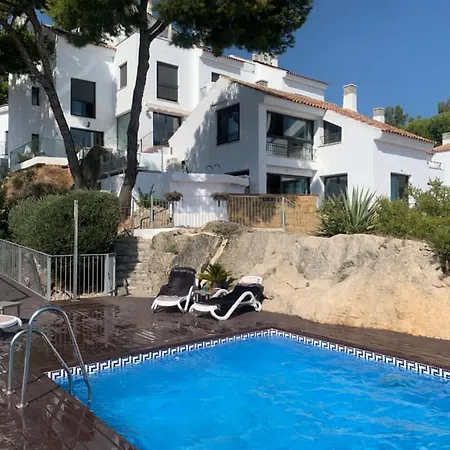 Modern Townhouse With Stunning View Hébergement de vacances Fuengirola