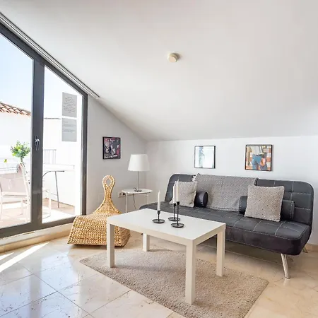 Modern Townhouse With Stunning View *