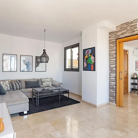 Modern Townhouse With Stunning View פואנגירולה