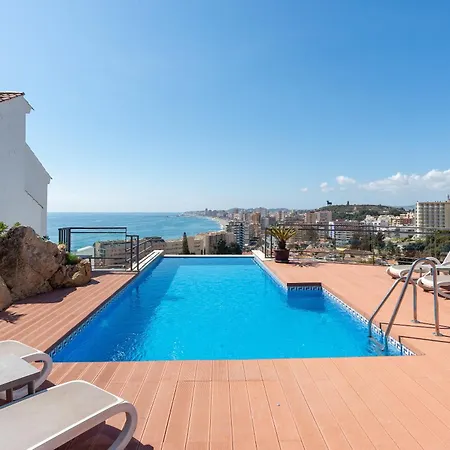 Modern Townhouse With Stunning View *