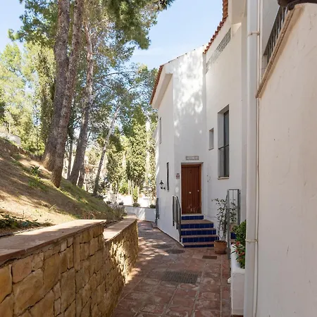 Modern Townhouse With Stunning View 푸엔히롤라