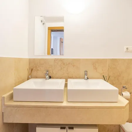 펜션 Modern Townhouse With Stunning View 푸엔히롤라