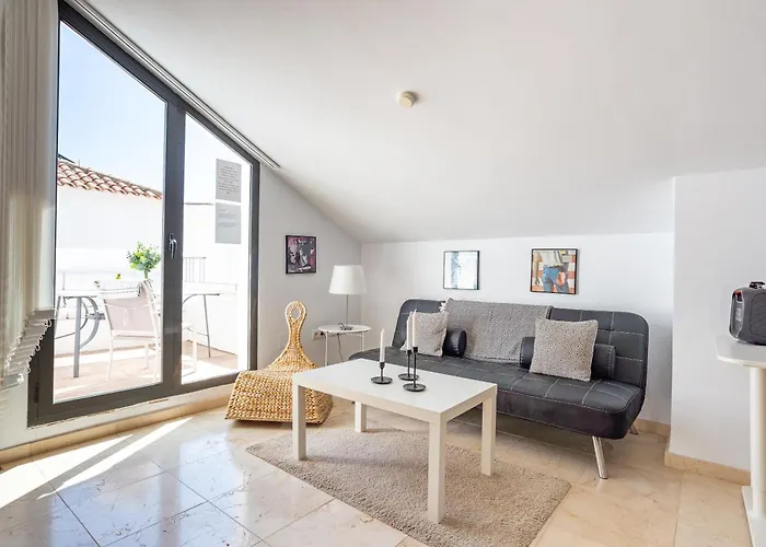 Modern Townhouse With Stunning View *