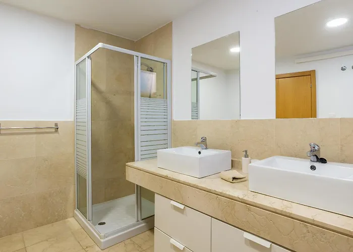 Дом отдыха Modern Townhouse With Stunning View