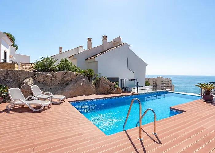 Modern Townhouse With Stunning View *